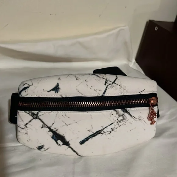 Abstract Oak And Reed Fanny Pack - Picture 6 of 8